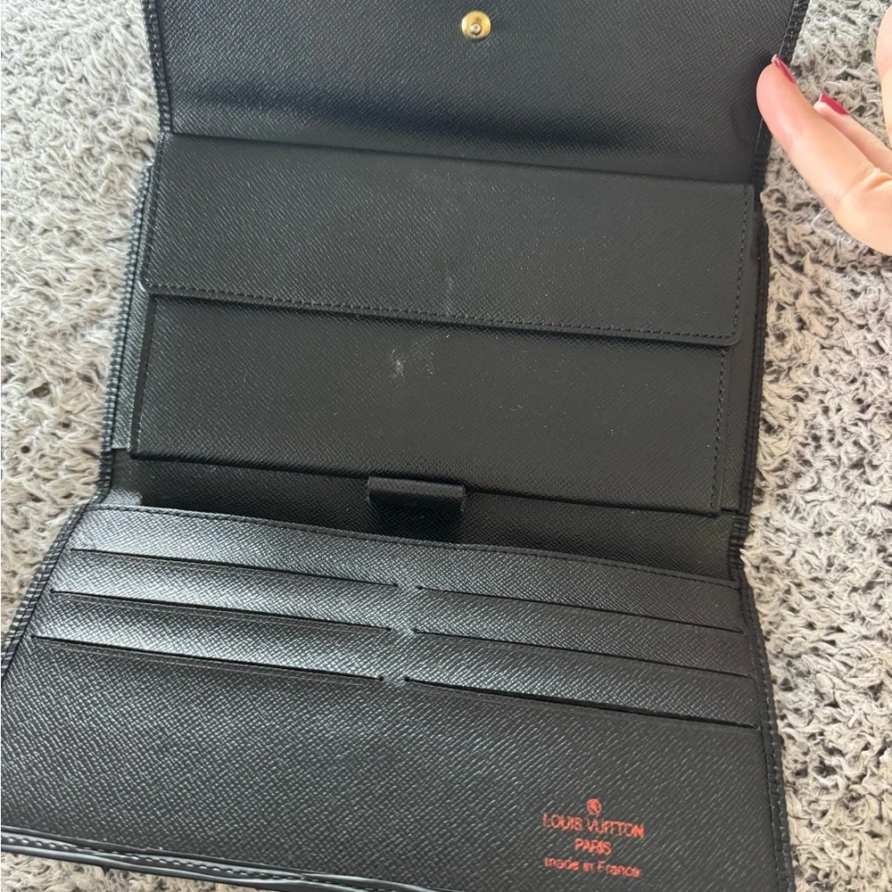 Black Epi Leather Long Wallet - Picture 3 of 6